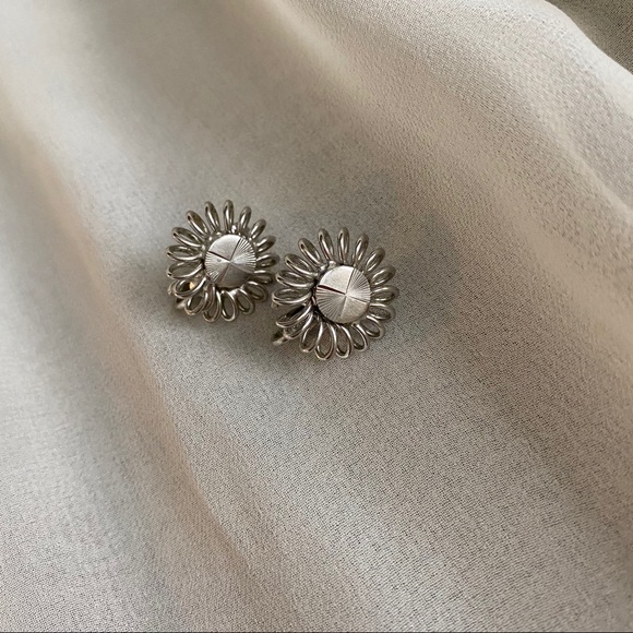 VTG Silver Round Spiral Twisted Clip Earrings - Picture 2 of 7